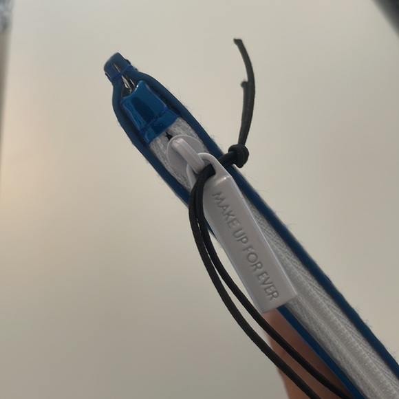 MAKE UP FOR EVER Aqua Blue Kehlani Makeup Pouch - BNWT - Picture 4 of 10